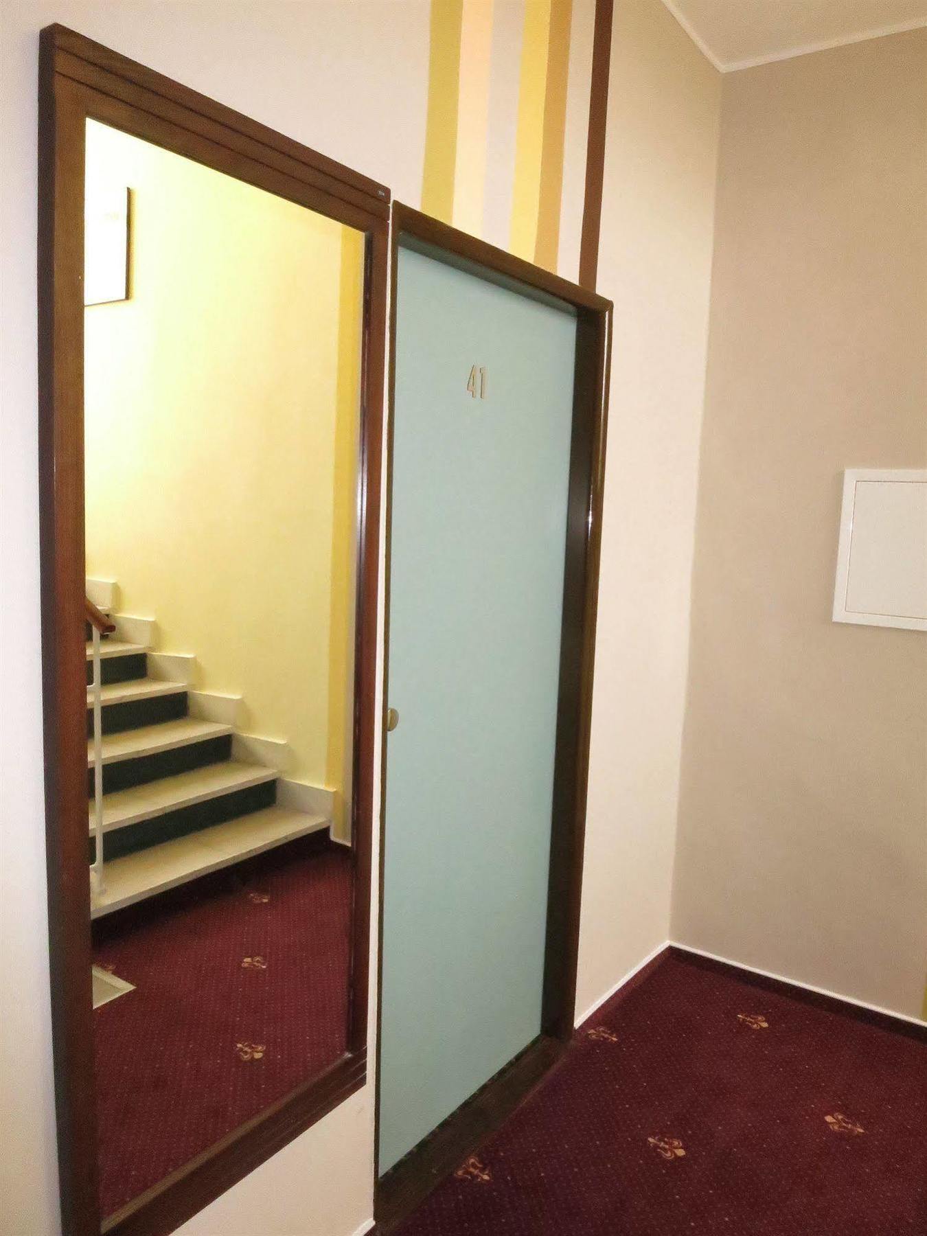 Hotel Mira Inn Prague Extérieur photo