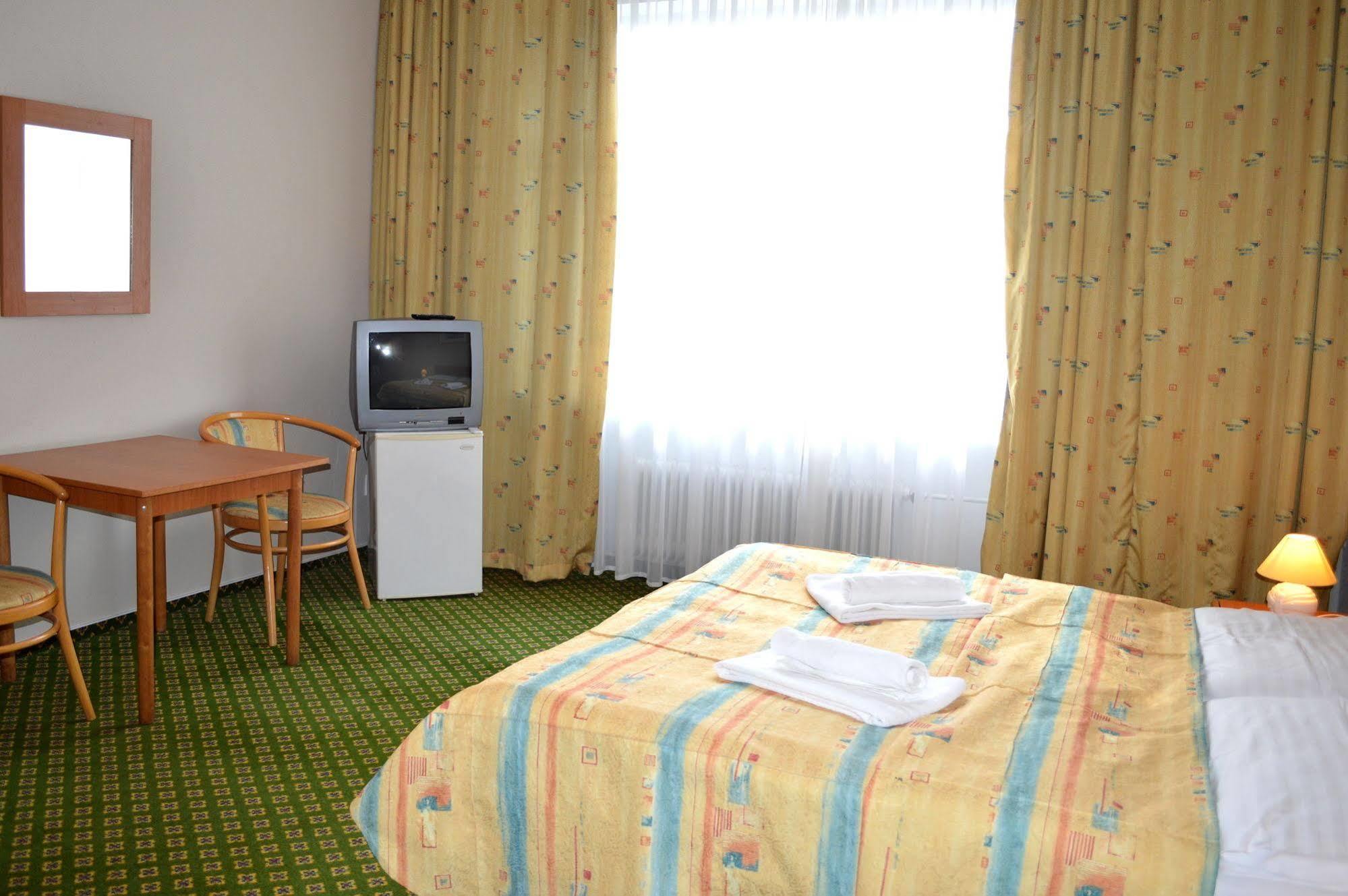 Hotel Mira Inn Prague Extérieur photo