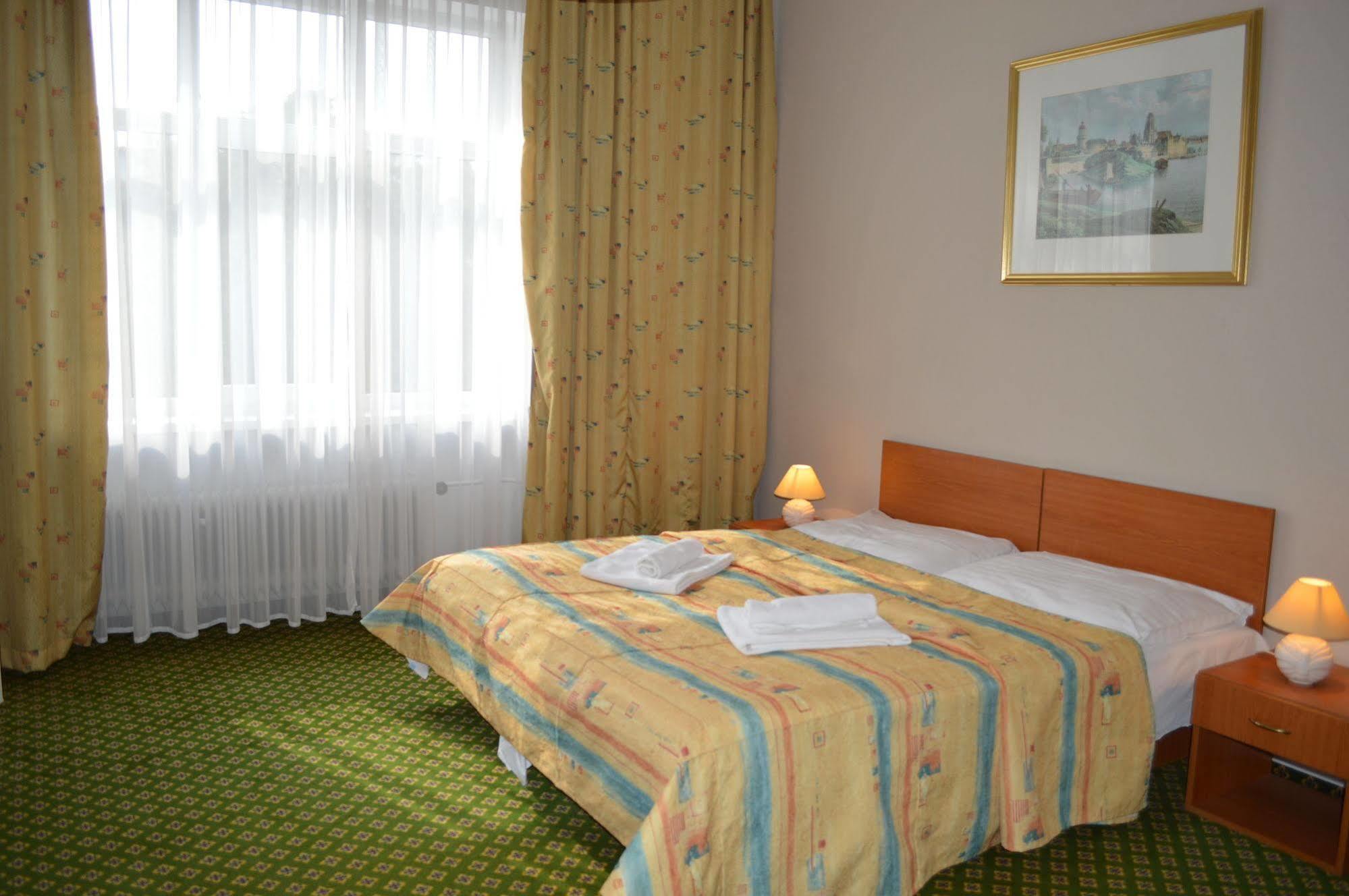 Hotel Mira Inn Prague Extérieur photo