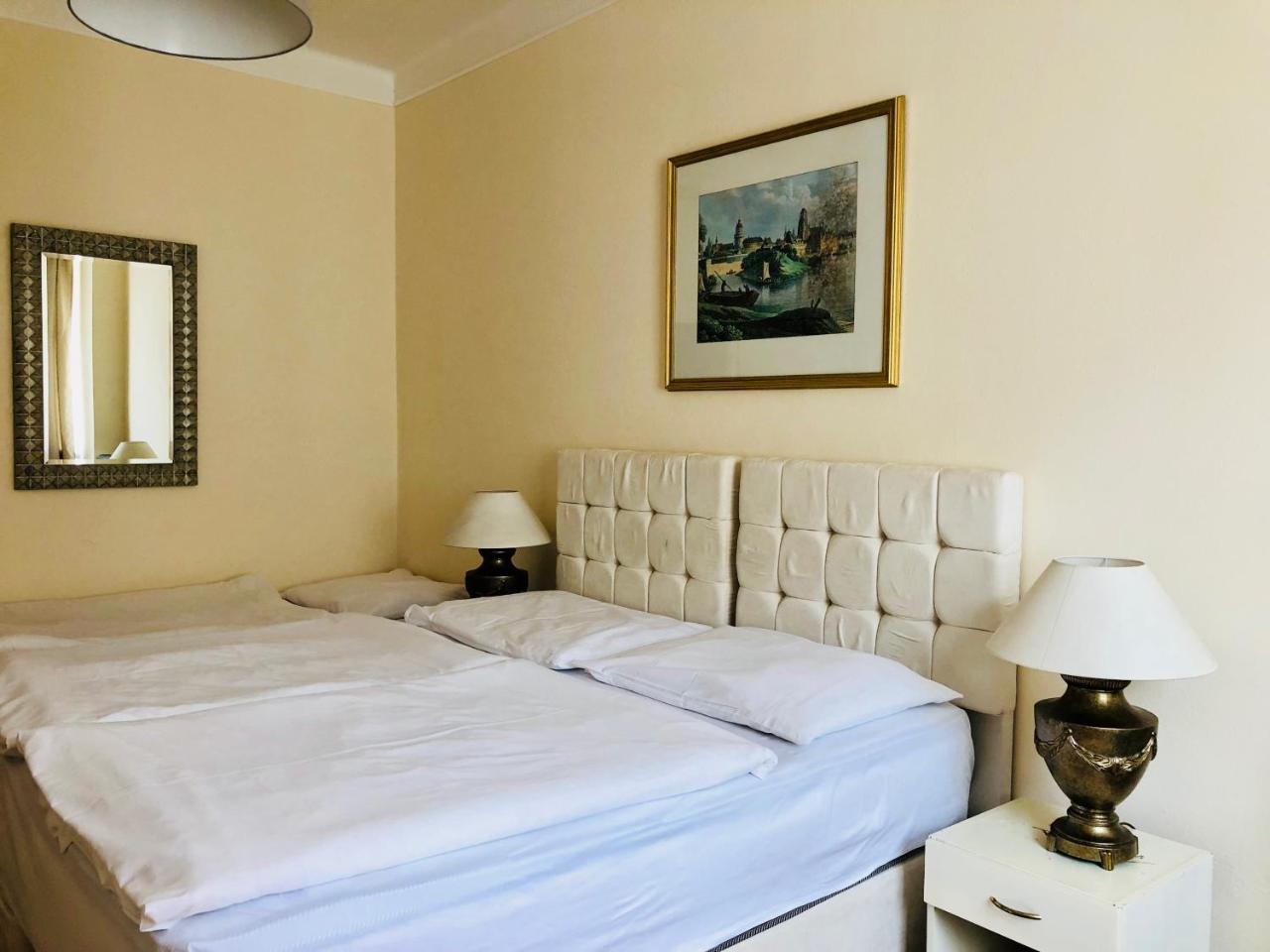 Hotel Mira Inn Prague Extérieur photo