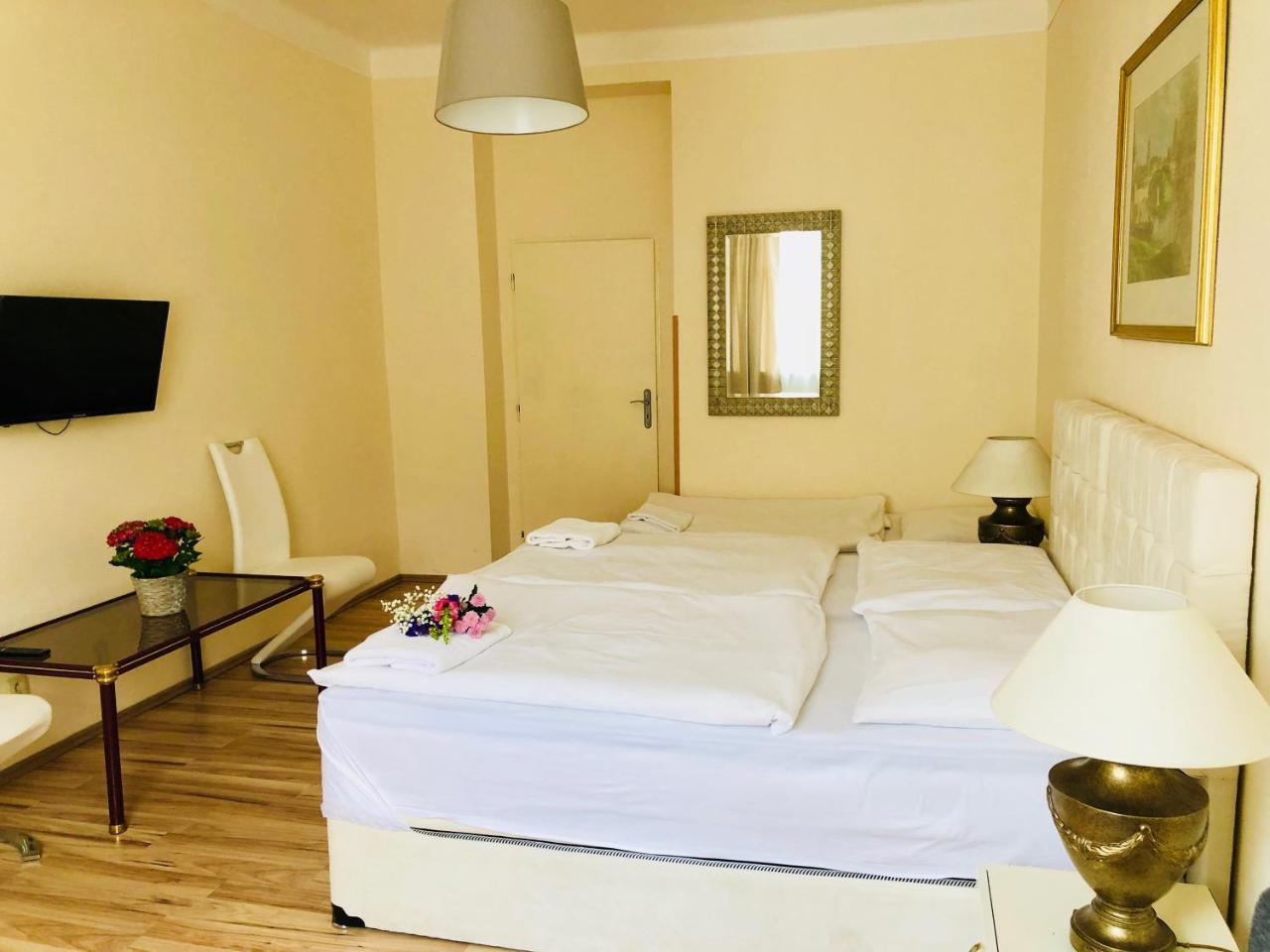 Hotel Mira Inn Prague Extérieur photo